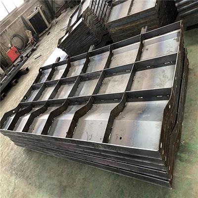 交通防撞墙模具安装 防撞墙预制钢模具厂家 凯亚